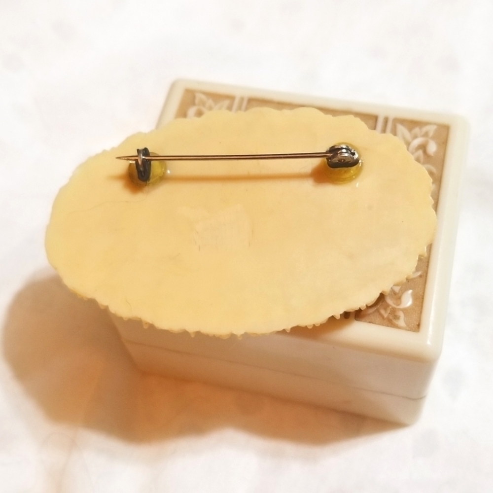 Antique LARGE Cvd Celluloid Floral Brooch - Picture 7 of 8